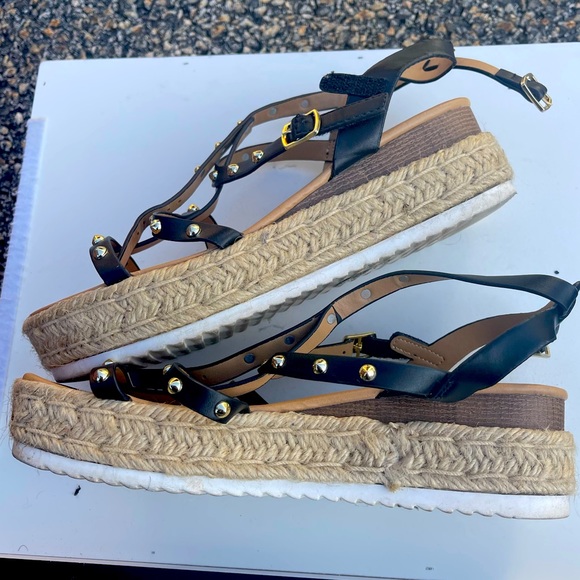 Beautiful small heel sandals 👡 ! - Picture 5 of 5